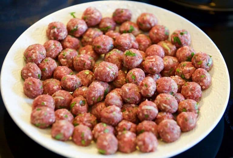 Are meatballs bad for dogs? Details about minced meat for dogs